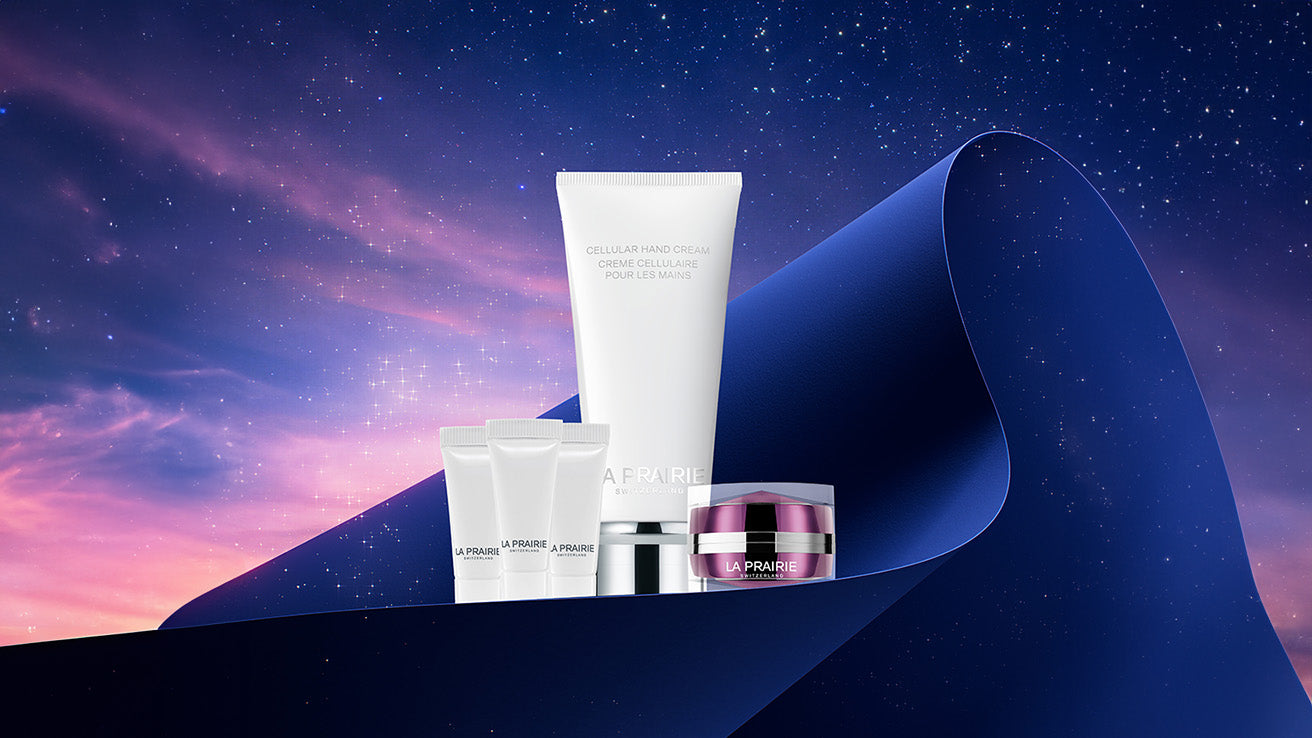 LIMITED-EDITION-GESCHENKKostenlose Geschenke je nach Einkaufswert, darunter eine Handcreme in Originalgröße, drei ausgewählte Luxusproben und eine Luxusminiatur.